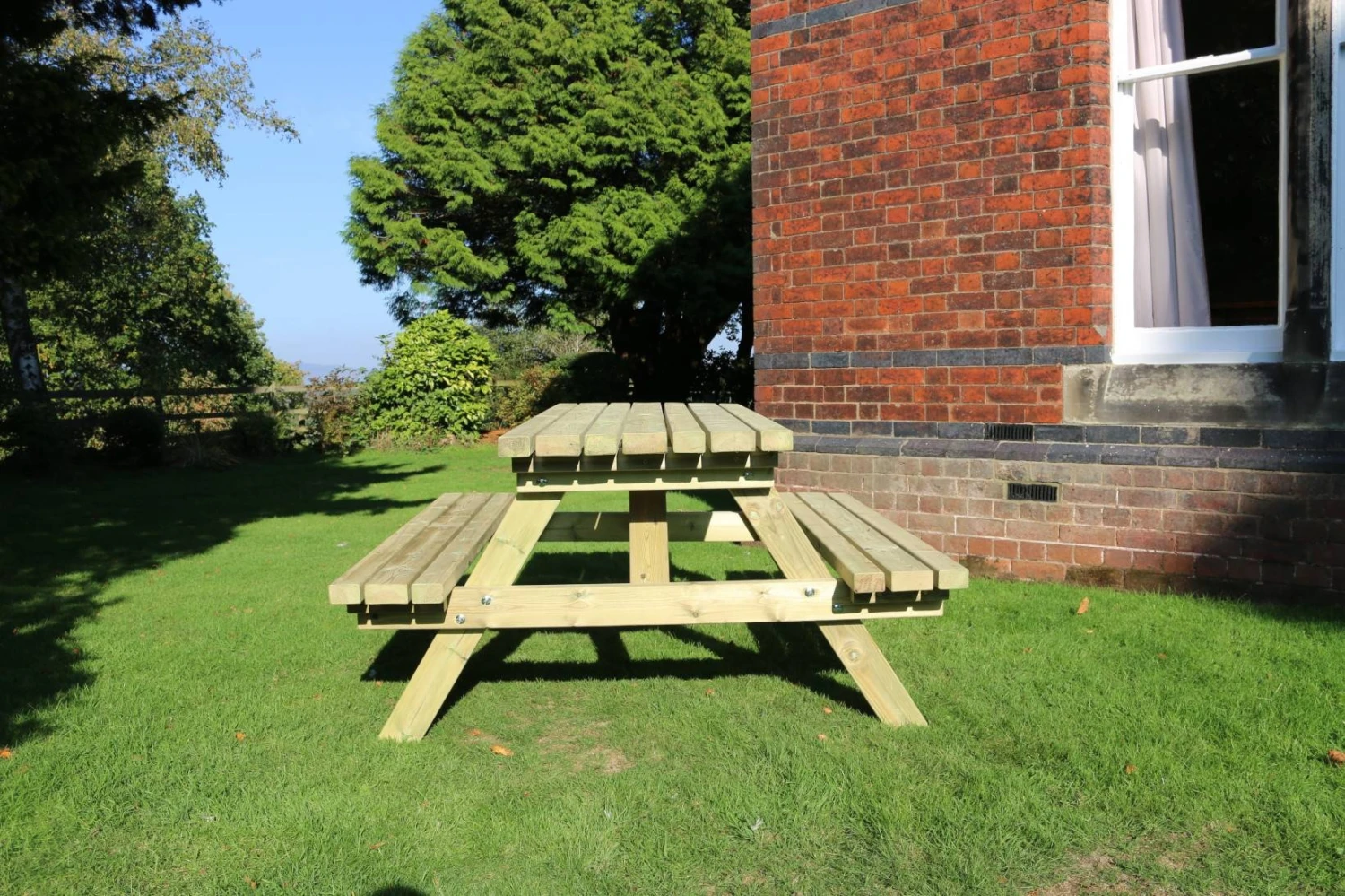 Churnet Valley Deluxe Picnic Table 1.5m - Image 4