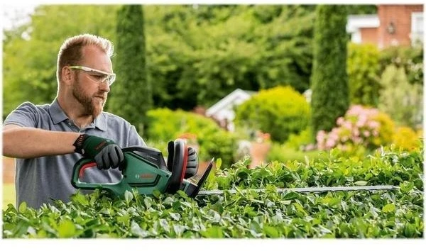 Bosch UniversalHedgeCut 60 Hedge Trimmer - Image 2